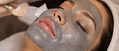 Client wearing a grey purifying mask